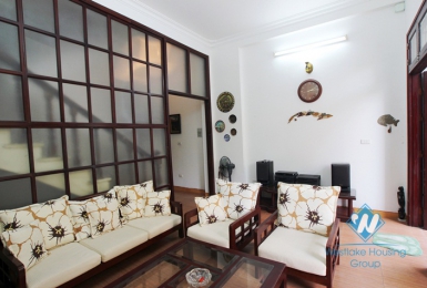 Cheap house for rent in Nghi Tam area, Tay Ho, Ha Noi